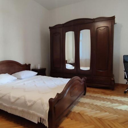 Flat in the city center 敖德萨 外观 照片