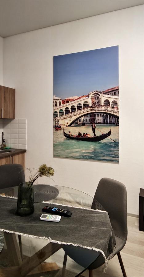 Flat in the city center 敖德萨 外观 照片
